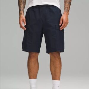 Lululemon Stretch Cotton VersaTwill Cargo Pocket Shorts True Navy (M4)